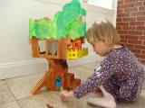 stromečkový domeček s postavičkami Playmobil