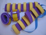 oblíbené plavecké pomůcky pro holčičky - fialový pás a rukávky